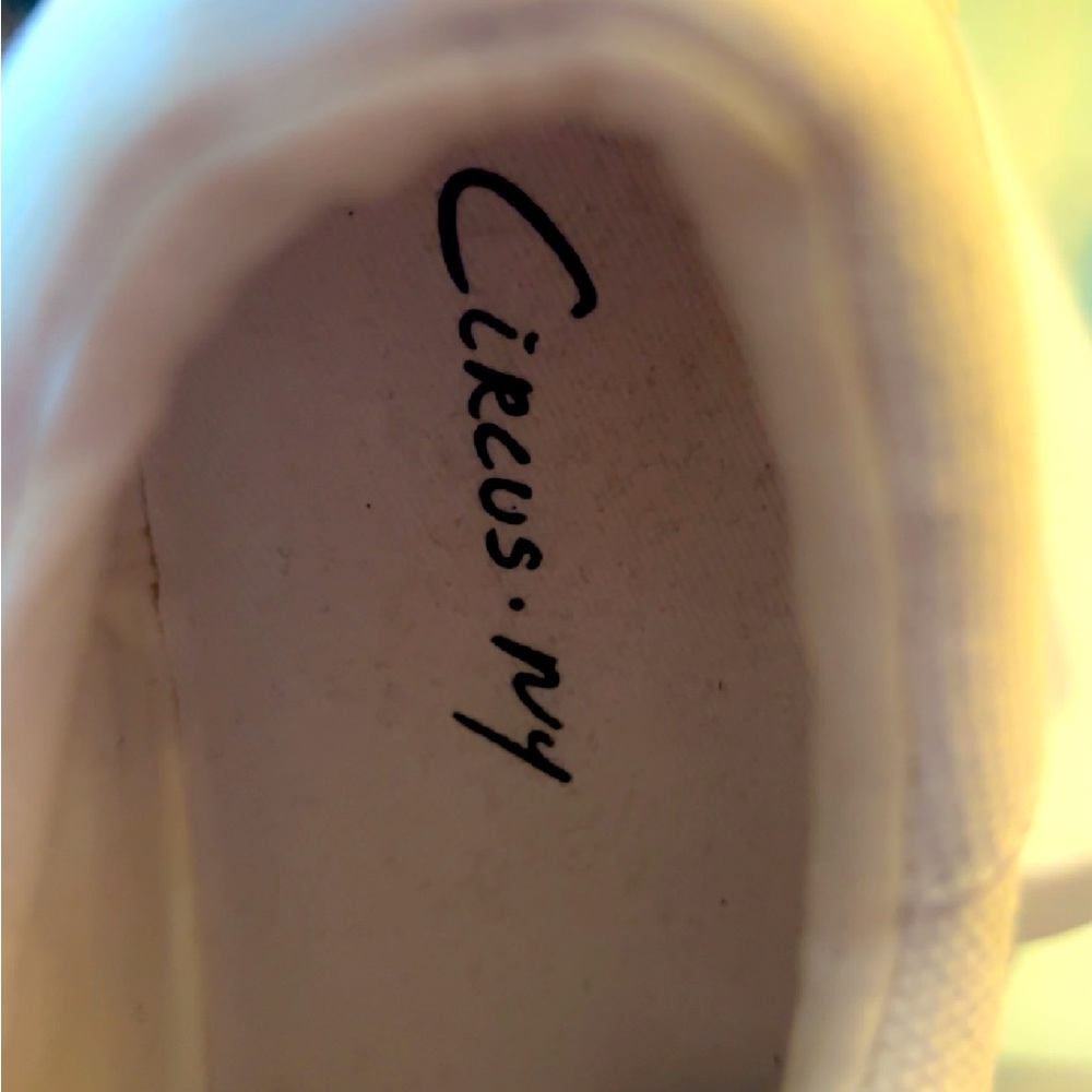 Circus-SamEdelman - Picture 6 of 8